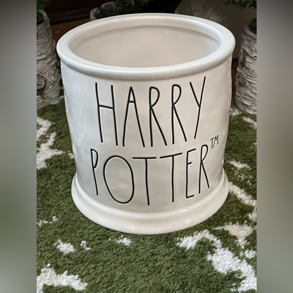 Brand NEW w/Tags Rae Dunn HARRY POTTER Canister w/Golden Snitch Lid - Picture 3 of 12